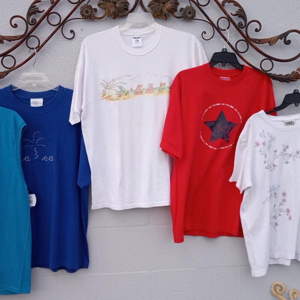 Fruit-of-the-loom Women's White and Blue T-shirt